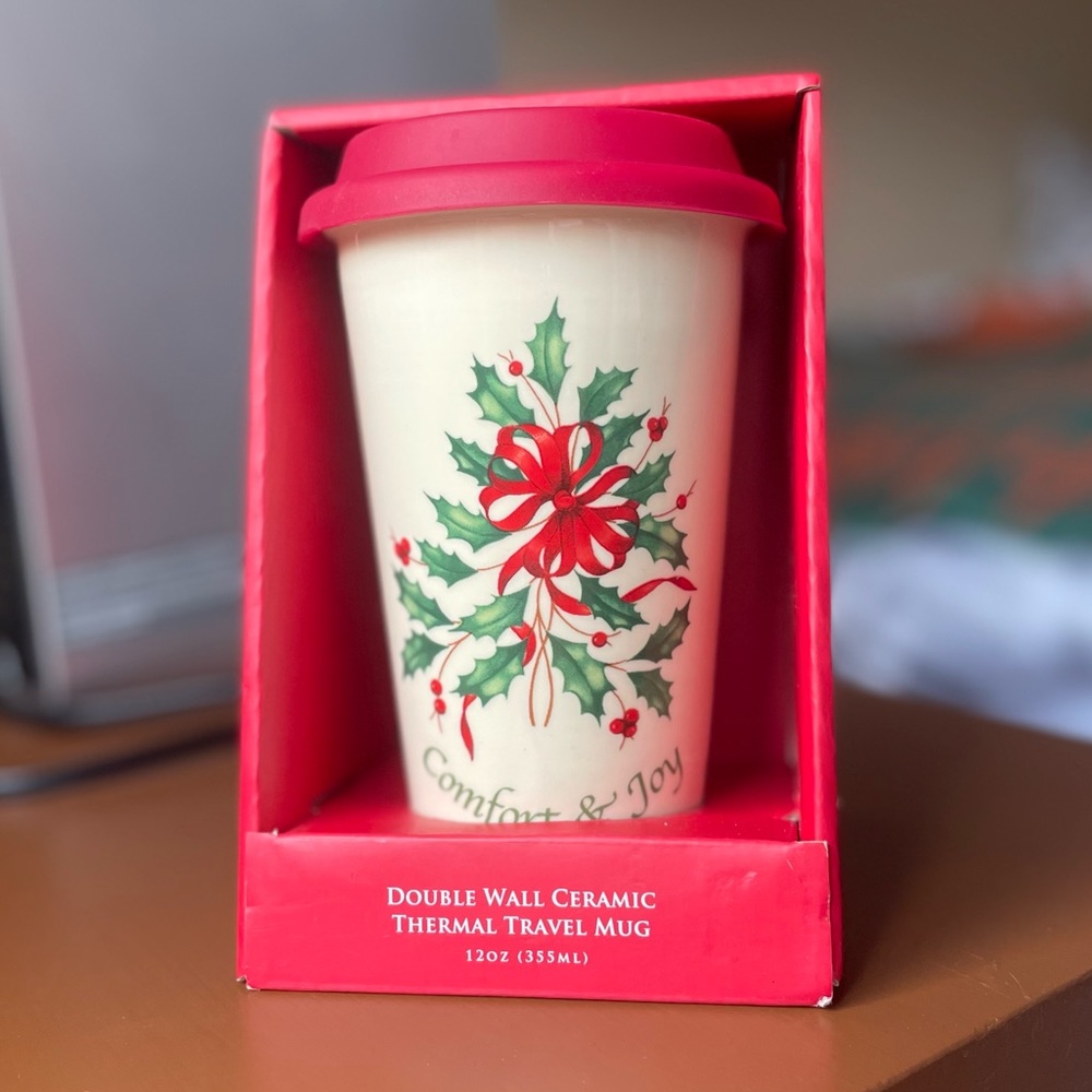 NWT Lenox Christmas 12oz Travel Mug with Holly and bow design. Comfort and Joy!